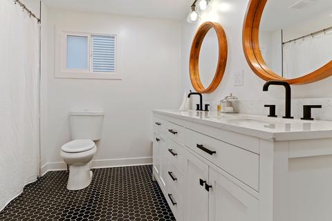 930 Greenview Ave, Des Plaines, IL 60016 photo 10