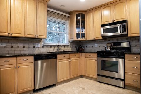 2017 E Woodview Dr, Mount Prospect, IL 60056 photo 8