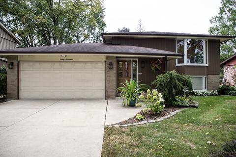2017 E Woodview Dr, Mount Prospect, IL 60056 photo 1