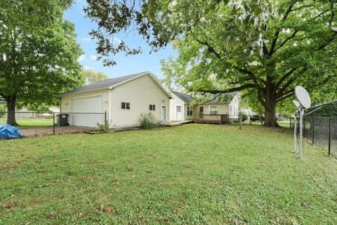 105 S Adams St, Philo, IL 61864 photo 4