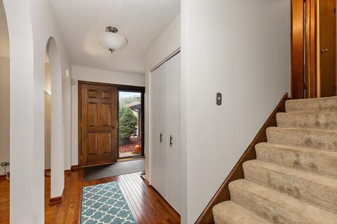 9 S555 Allison Ct, Willowbrook, IL 60527 photo 2