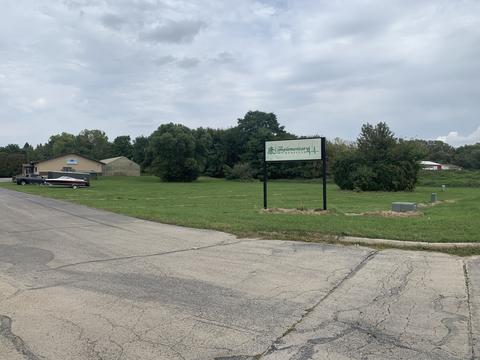 402 Meadows Dr, Freeport, IL 61032 photo 4
