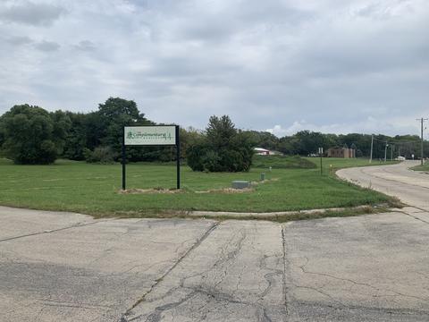 402 Meadows Dr, Freeport, IL 61032 photo 3