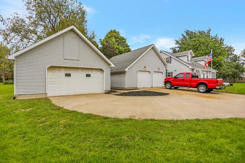 506 E Main St, Tolono, IL 61880 photo 4