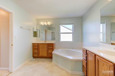 404 Cotoneaster Ct, Oswego, IL 60543 photo 11