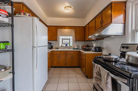 6740 26th St, Berwyn, IL 60402 photo 3