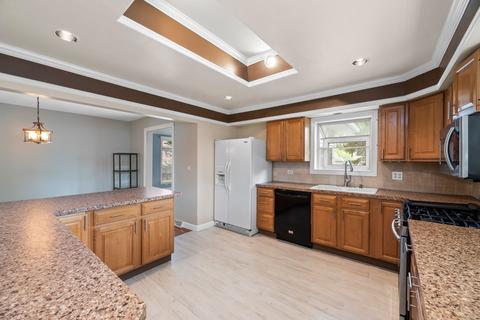 815 James Ct, Wheaton, IL 60189 photo 6