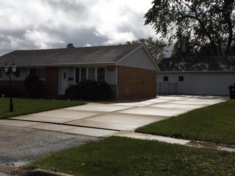 6953 W Olympic Dr, Bridgeview, IL 60455 photo 4