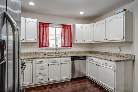 5207 N Leeside St, Mchenry, IL 60050 photo 8