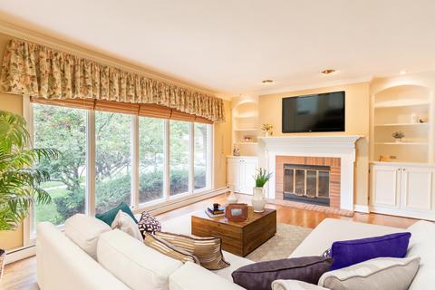 511 S Edward St, Mount Prospect, IL 60056 photo 4