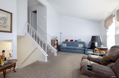 9272 Dee Rd, Des Plaines, IL 60016 photo 3