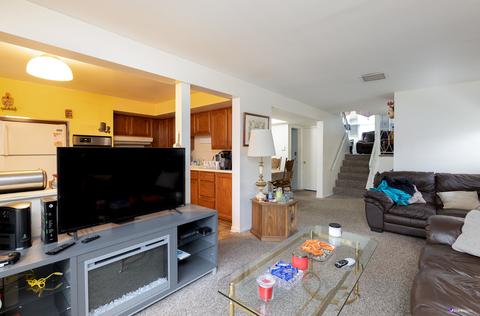 9272 Dee Rd, Des Plaines, IL 60016 photo 2