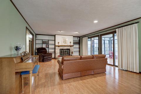 215 Old Forge Rd, Elgin, IL 60123 photo 4