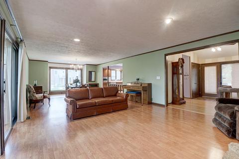 215 Old Forge Rd, Elgin, IL 60123 photo 6
