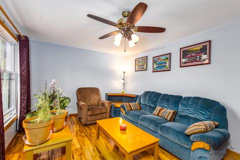 1012 Hilltop Blvd, Mchenry, IL 60050 photo 2