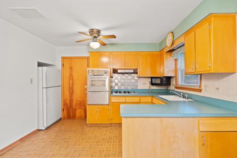 8101 Normandy Ave, Burbank, IL 60459 photo 11