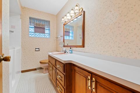8101 Normandy Ave, Burbank, IL 60459 photo 17