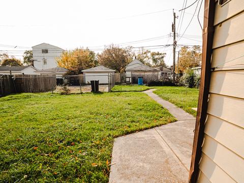 119 E 120th St, Chicago, IL 60628 photo 2