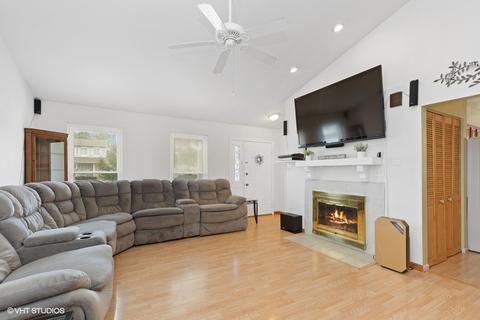 662 Thorndale Dr, Elgin, IL 60120 photo 2
