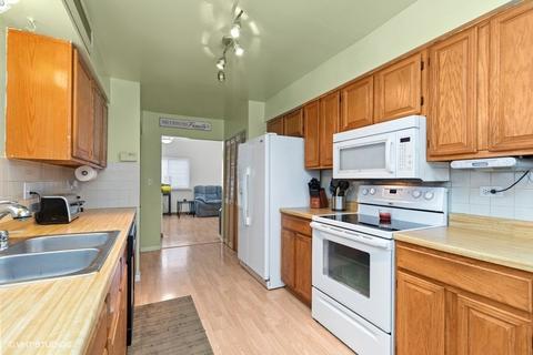 662 Thorndale Dr, Elgin, IL 60120 photo 4