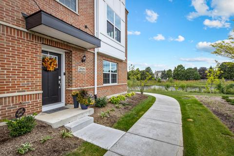 2929 Reflection Dr, Naperville, IL 60564 photo 2