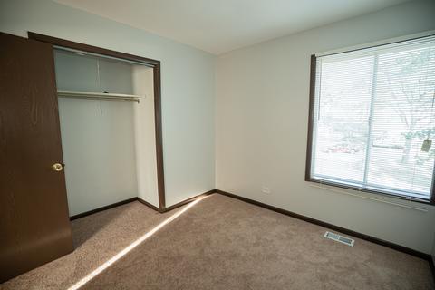 31 Joslyn Dr, Elgin, IL 60120 photo 5