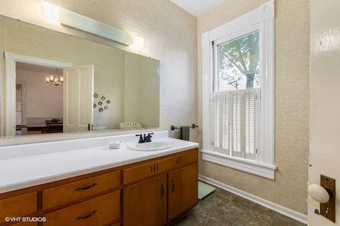 339 N Worth Ave, Elgin, IL 60123 photo 7