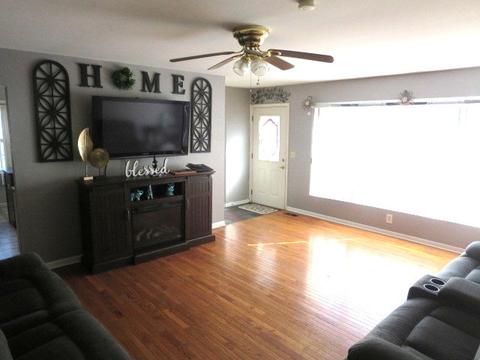 8 Circle Dr E, Montgomery, IL 60538 photo 4