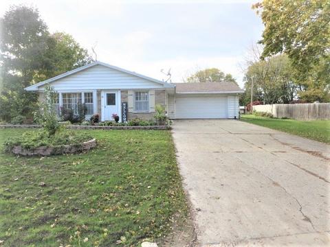 8 Circle Dr E, Montgomery, IL 60538 photo 1