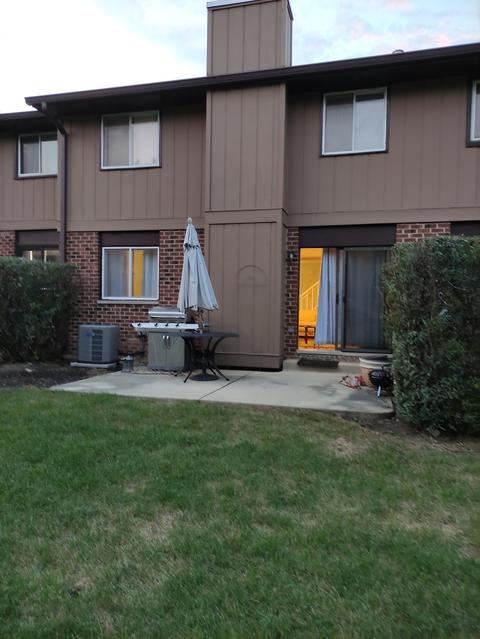 1455 Blackburn St, Wheaton, IL 60189 photo 2
