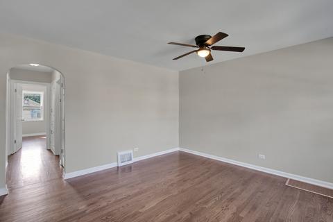 555 E 104th Pl, Chicago, IL 60628 photo 3