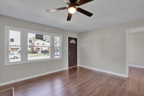 555 E 104th Pl, Chicago, IL 60628 photo 2