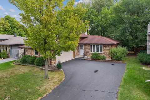 910 Macgregor Rd, Lockport, IL 60441 photo 2