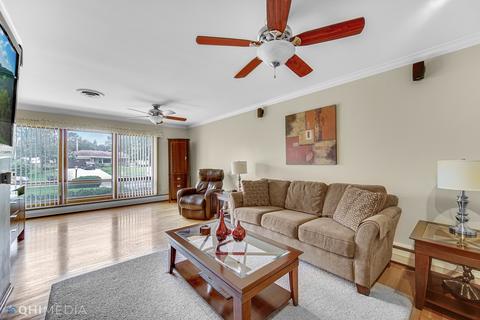 580 Springhill Dr, Roselle, IL 60172 photo 3
