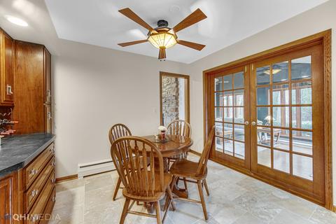 580 Springhill Dr, Roselle, IL 60172 photo 10