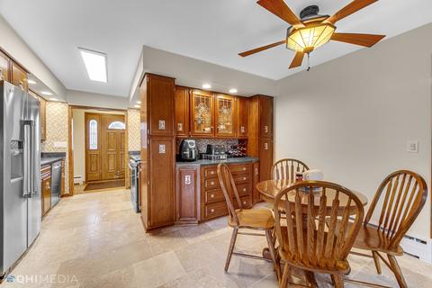 580 Springhill Dr, Roselle, IL 60172 photo 9