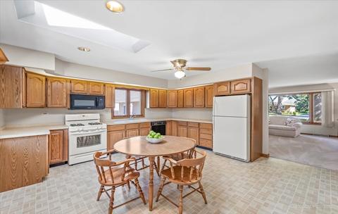 234 S Hickory Ave, Bartlett, IL 60103 photo 6