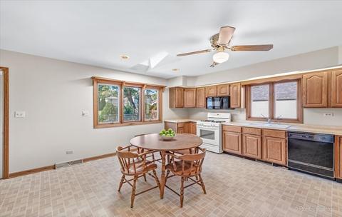 234 S Hickory Ave, Bartlett, IL 60103 photo 5