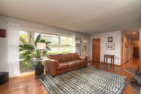 115 W Elm St, Wheaton, IL 60189 photo 2