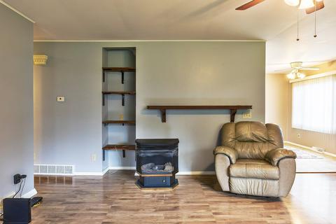 208 Hickory Dr, Roberts, IL 60962 photo 9