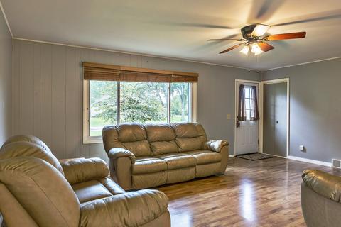 208 Hickory Dr, Roberts, IL 60962 photo 7