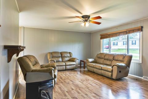 208 Hickory Dr, Roberts, IL 60962 photo 8