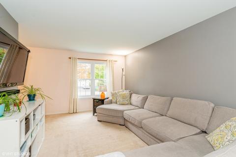 6244 Eagle Ridge Dr, Gurnee, IL 60031 photo 2