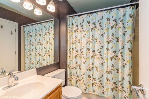 6244 Eagle Ridge Dr, Gurnee, IL 60031 photo 9