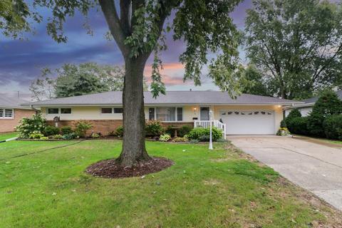 6 Grandview Dr, Normal, IL 61761 photo 2