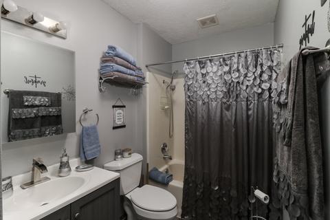 321 E Lincoln St, Bloomington, IL 61701 photo 14