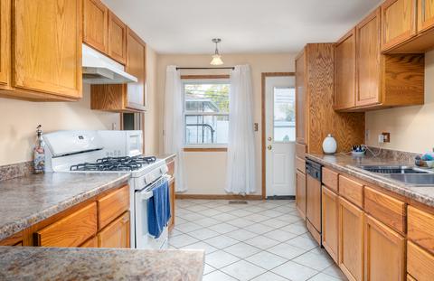 660 Cumberland St, Hoffman Estates, IL 60169 photo 6