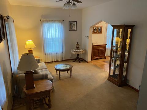 371 Lovell St, Elgin, IL 60120 photo 2