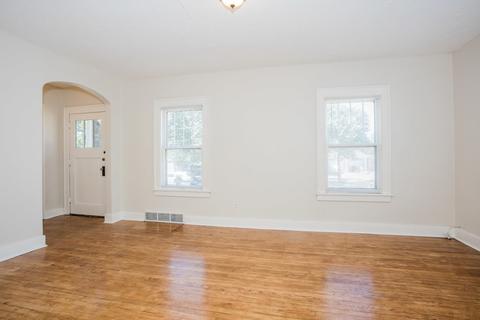 467 Standish St, Elgin, IL 60123 photo 4