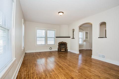 467 Standish St, Elgin, IL 60123 photo 3